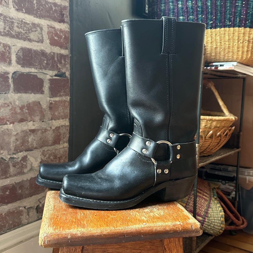 Classic Frye Leather Moto Boots Womens size 7.5 black leather silver hardware